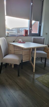 tafel stoelen